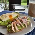 Tostadas de aguacate con huevo y jamón york 🥑