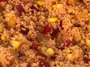 Una foto de couscous pimiento