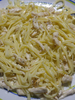Una foto de Espaguetis al tartufo con solomillo de pollo