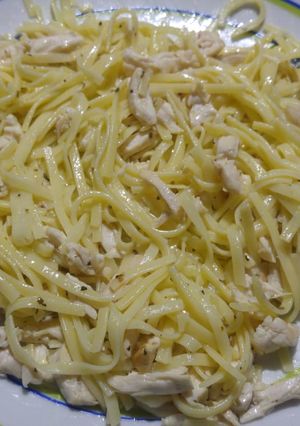 Una foto de Espaguetis al tartufo con solomillo de pollo