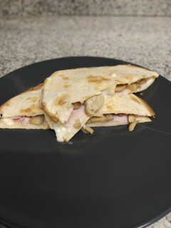 Una foto de 🌮 Quesadilla de champiñones
