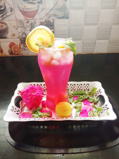 ரோஸி எலுமிச்சை கூல் ஜூஸ்.. (Rosy eluumichai cool juice recipe in tamil) செய்முறை முக்கிய புகைப்படம்