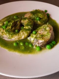 Una foto de Merluza en salsa muy verde