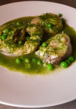 Una foto de Merluza en salsa muy verde