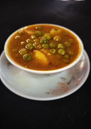 A picture of Aloo green peas curry.