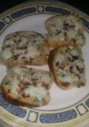 A picture of Garlic Bread.