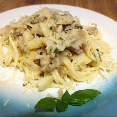 A picture of Creamy Parmesan Mushroom Chicken Pasta.