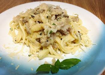 Ready to Serve Creamy Parmesan Mushroom Chicken Pasta Yummy