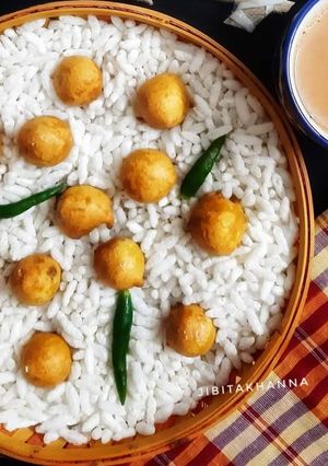 A picture of Phoolouri / Pakoda/ Chickpea Fritters.