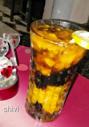 A picture of Mango cola.