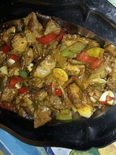 Una foto de Pinchos de carne y verduras