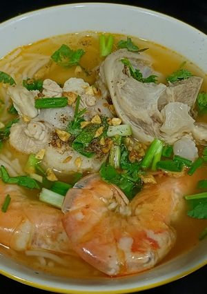 Hình của món Bún Thái tôm giò heo.