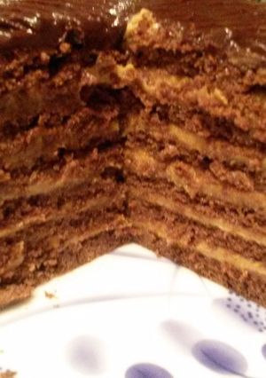 Una foto de Torta de masa oreo con dulce de leche y queso crema