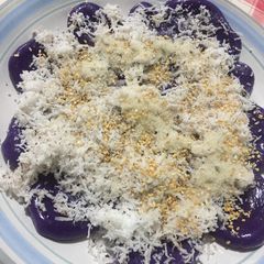 A picture of Palitaw (flat Rice Cake).