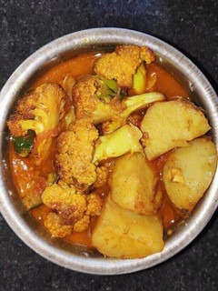 आलू गोभी की सब्ज़ी (aloo gobhi ki sabzi recipe in Hindi) रेसिपी मुख्य फोटो