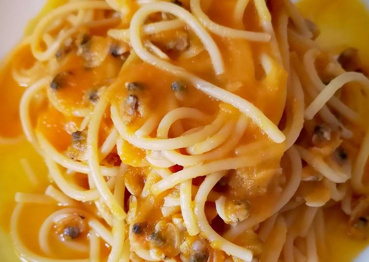 Recetta di Veloce Spaghetti zucca e vongole