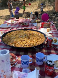 Una foto de Fideuá de pescado y marisco