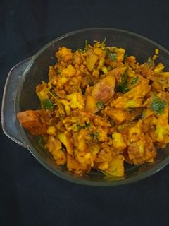 फूल गोभी की सब्जी(FULL GOBHI KI SABJI RECIPE IN HINDI) रेसिपी मुख्य फोटो