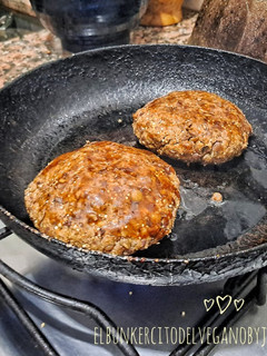 Una foto de (Vegano) HAMBURGUESAS DE LEGUMBRES SIN TACC