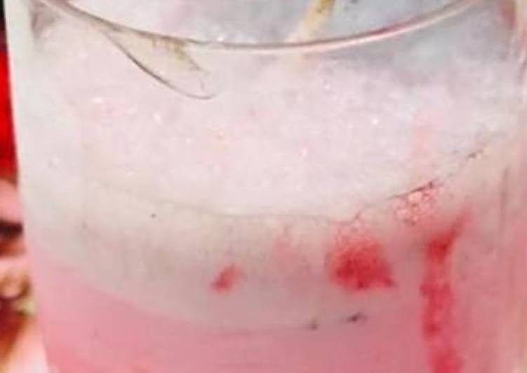 Recipe of Super Quick Homemade Strawberry smoothie