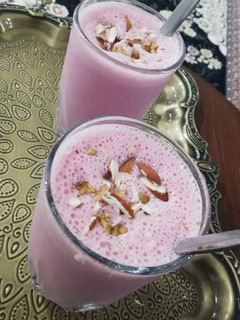 عکسی از دستور شیر توت فرنگی😋
