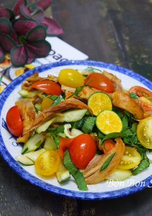 Hình của món Gỏi Dưa Leo Gà Nướng Kiểu Thái.