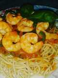 Tallarín con camarones al pomodoro