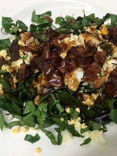 Una foto de Ensalada de espinaca baby