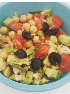 Una foto de Ensalada de garbanzos