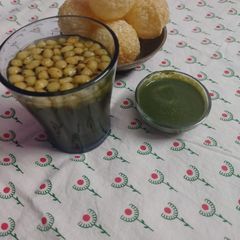 A picture of Khatti - Meethi Pani-puri.