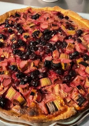 Une photo de Tarte rhubarbe cassis