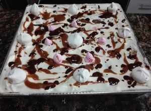 Una foto de Postre bomba de vainillas Muyyyy fácil