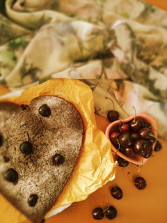 عکسی از دستور کیک گیلاس شکلاتی