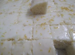 Una foto de Cuadraditos de Limón / Blondies / Lemonies 🍋
