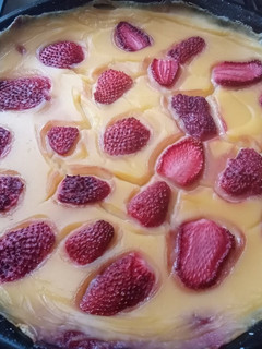Una foto de Kuchen sureño también conocido con alemán ☺️😏🍓🍓