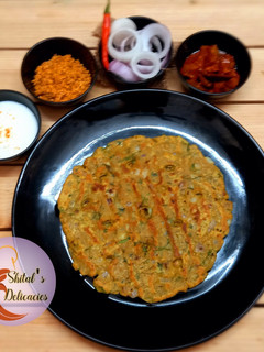 खुसखुशीत थालीपीठ (thalipeeth recipe in marathi) रेसिपी चे मुख्य फोटो