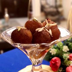 A picture of Gulab Jamun.