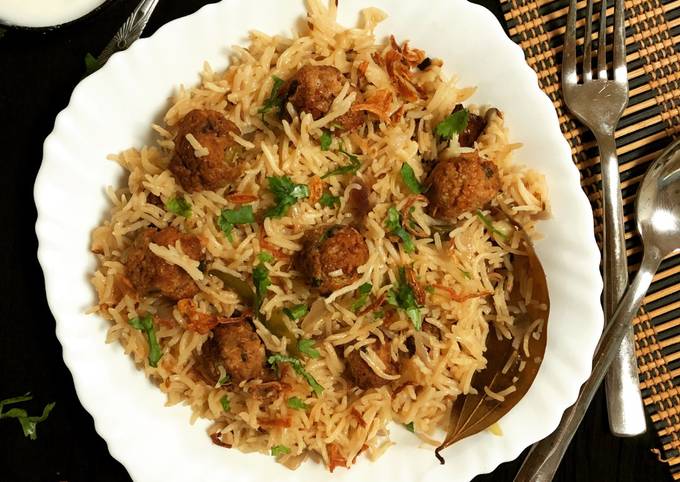 Nawabi Moti Pulao : Foodies will never get tired of praising you, this is how to make delicious Nawabi Moti Pulao at home