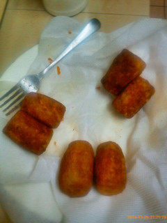 A picture of Sausage and potatoes snack.