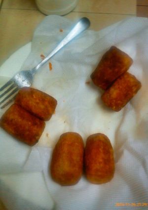 A picture of Sausage and potatoes snack.