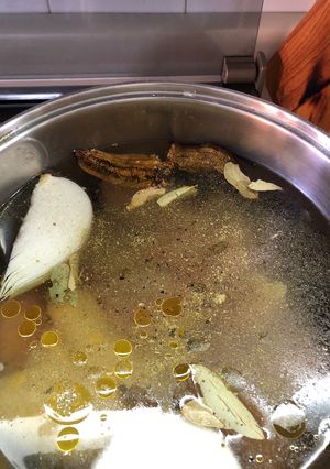 Una foto de Caldo de pollo para base de tus platillos Sonorenses