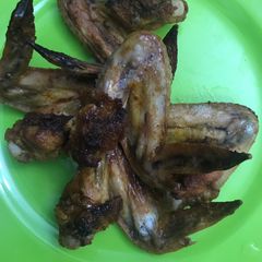A picture of Fried chicken wings.