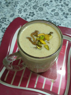 અંજીર મિલ્કશેક (Anjeer Milkshake Recipe In Gujarati) રેસીપી મુખ્ય ફોટો
