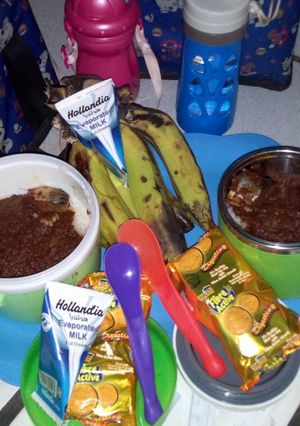 A picture of White Rice and Stew with Banana.
