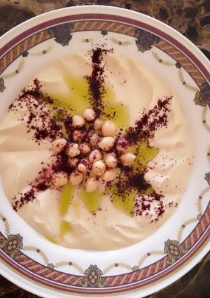 A picture of Hummus with Tahini.