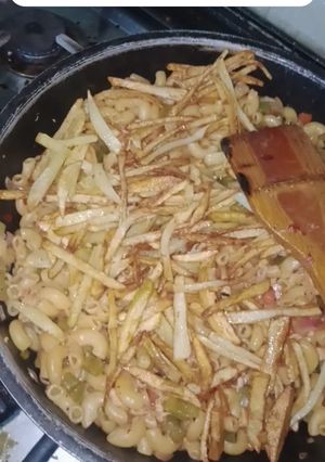 A picture of Chicken fries Macaroni.
