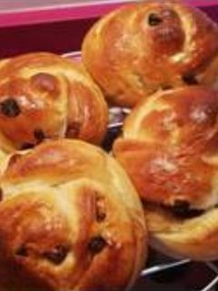 Una foto de Bollos de canela y pasas