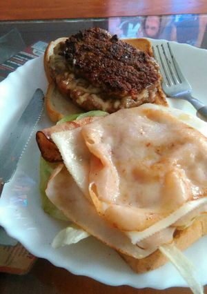Foto principal de Hamburguesa rellena de queso con curry