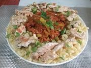 Une photo de macaroni a la tomate