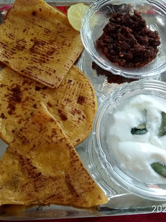 મકાઈ ના લોટ ની ભાખરી રેસીપી મુખ્ય ફોટો